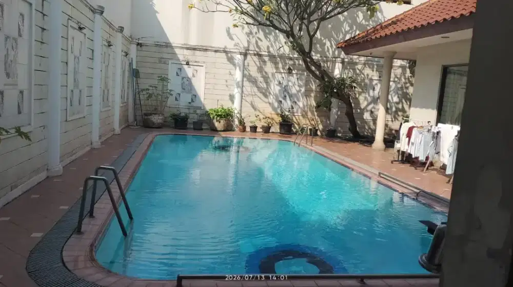 Perawatan kolam renang dan pembuatan