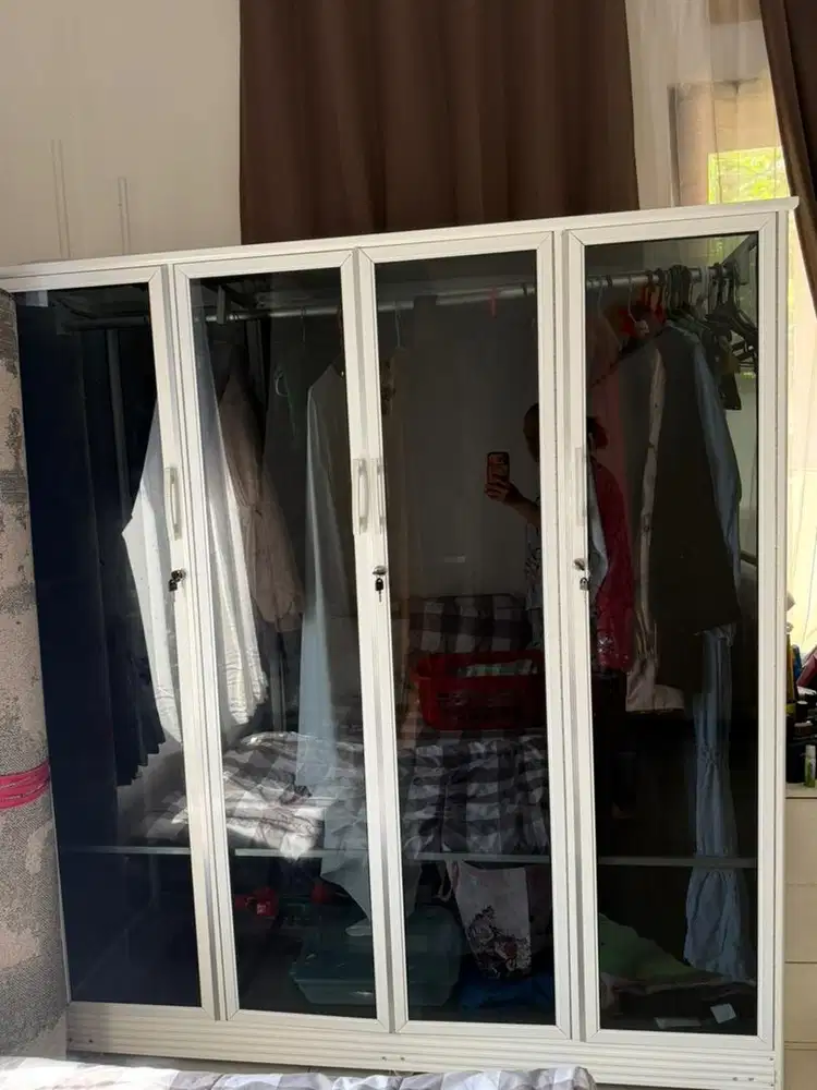 Lemari 3 pintu gantungan