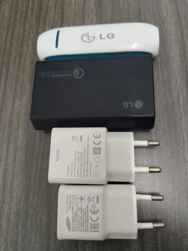 Dijual kepala Charger dan Power Bank sesuai foto