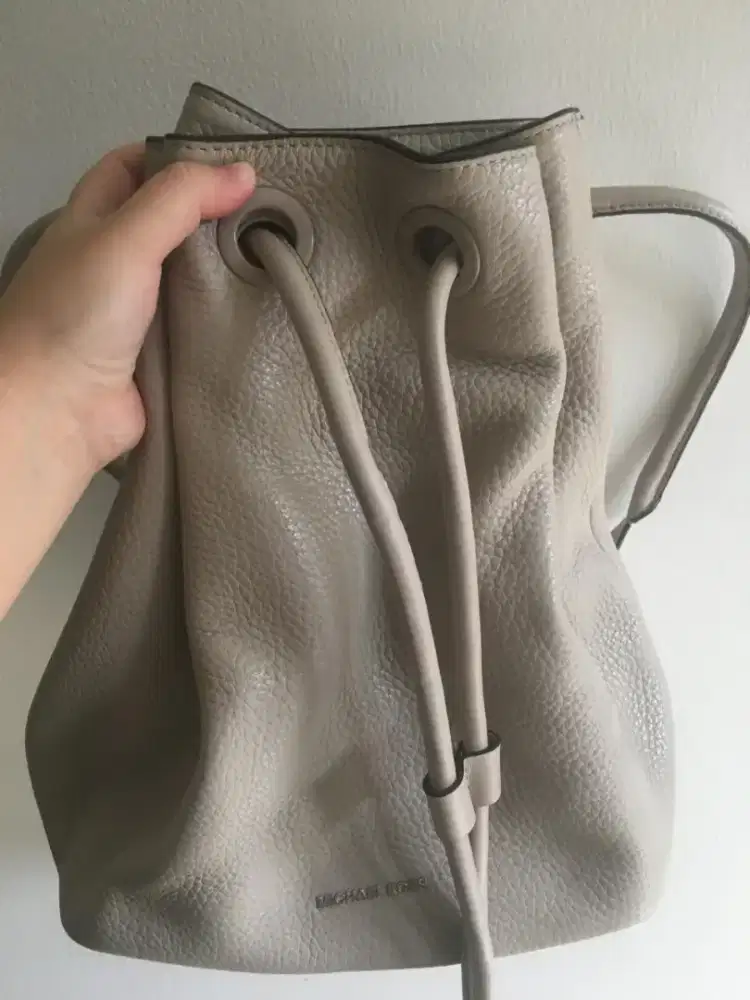 Preloved Tas Michael Kors Dalia