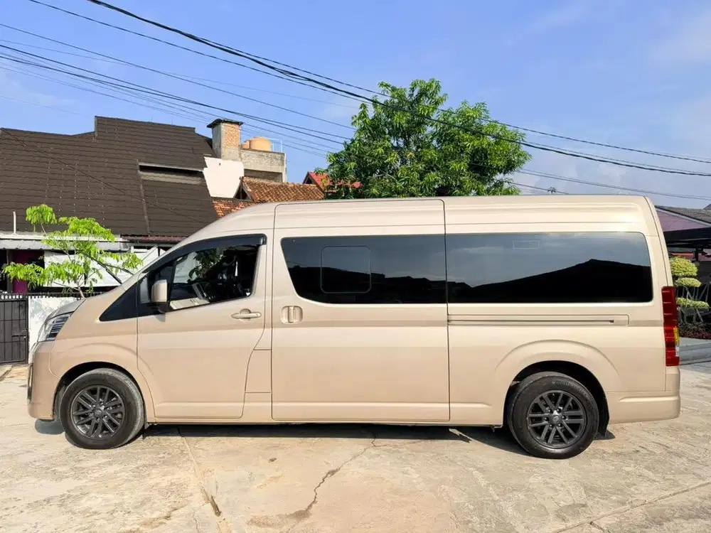 TOYOTA HIACE PREMIO 2021 WARNA BEIGE METALLIC