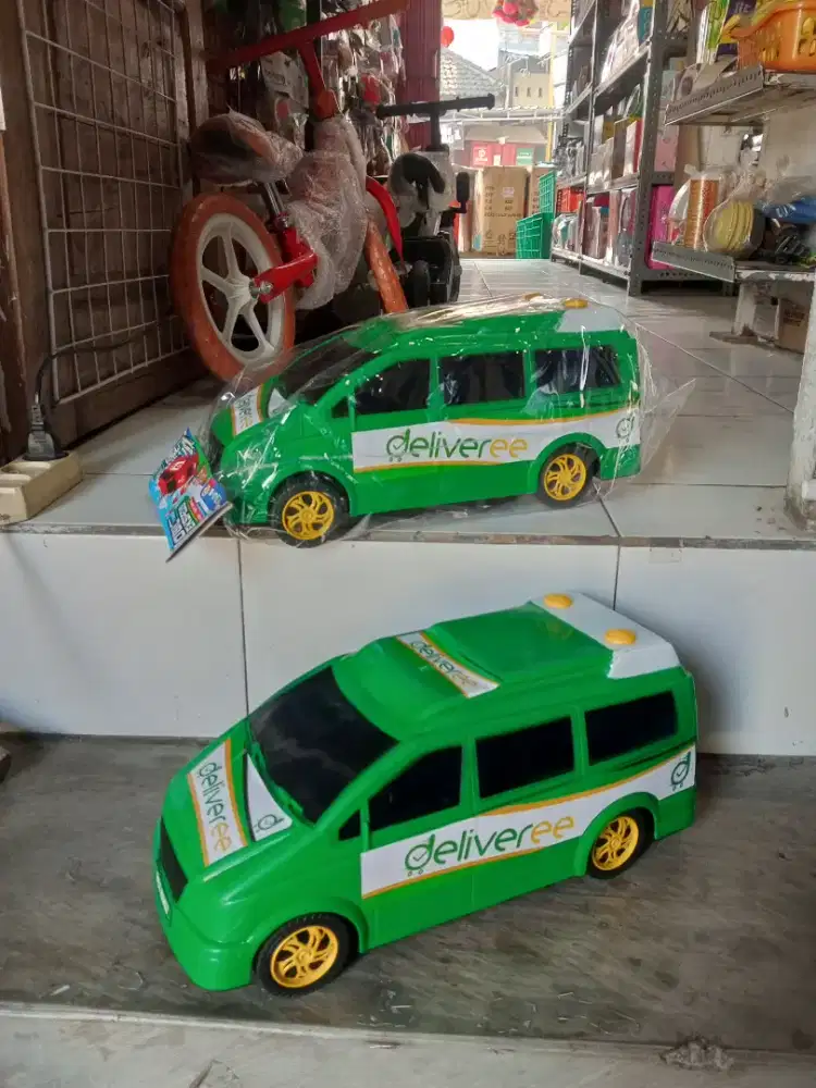 Mainan anak mobil sedan delivere
