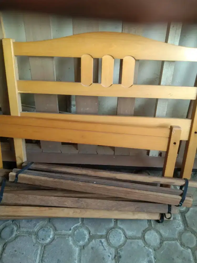 ranjang kayu ukuran 90x200