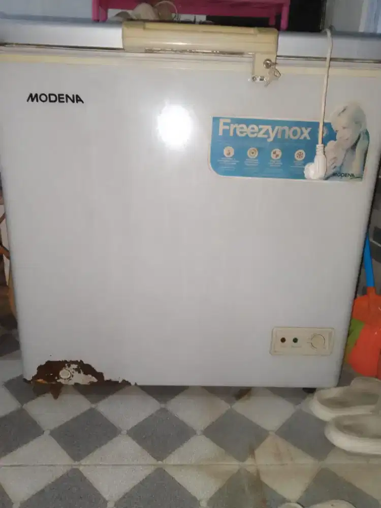 Dijual Frezzer merk modena second