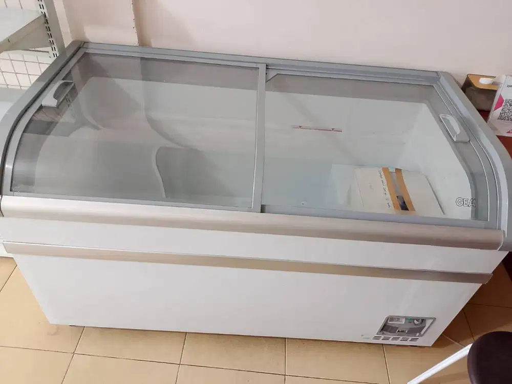 menjual freezer buka kaca  gea sd 500