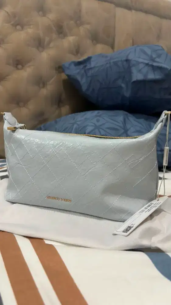 TAS WANITA CHARLES & KEITH ori (new)
