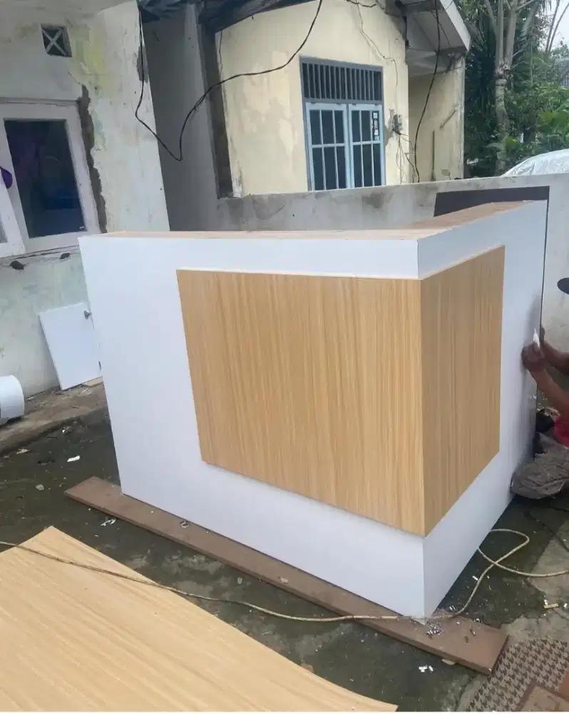 Meja kasir leter L minimalis