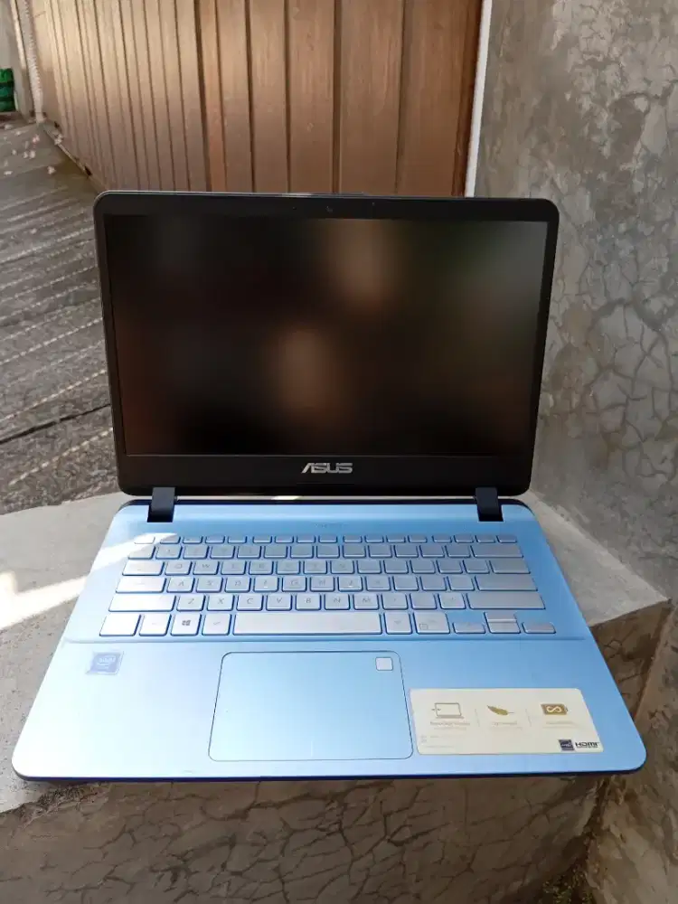 Laptop Asus Slim