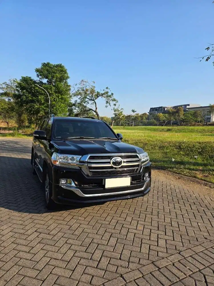 TOYOTA LAND CRUISER 2019 200 VXR 4x4 AT