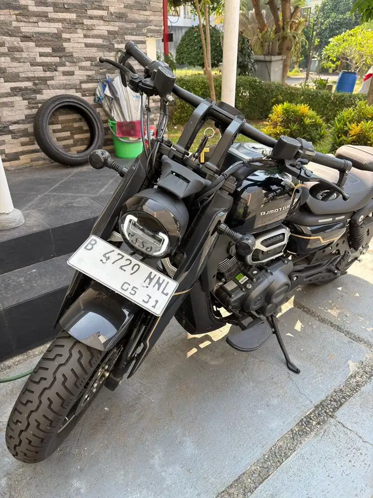 QJ Motor SRV Libero 250 Hitam Glossy