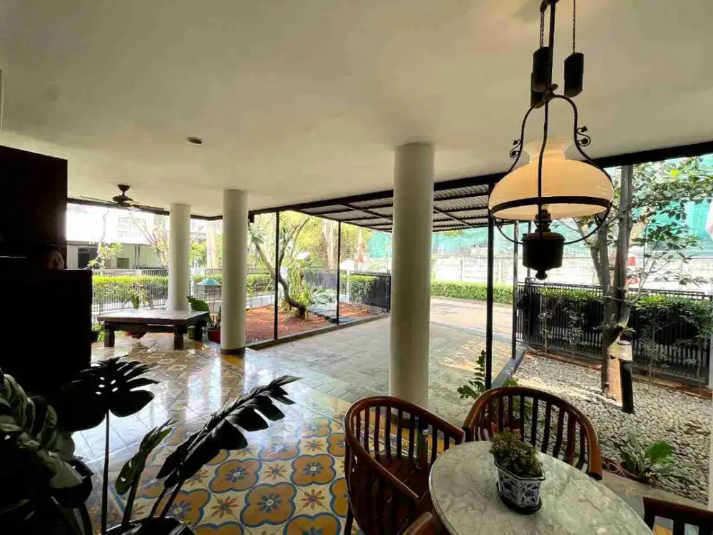 Rumah bagus hoek 2 lantai LT 424 LB 350 di Lebak bulus jakarta selatan