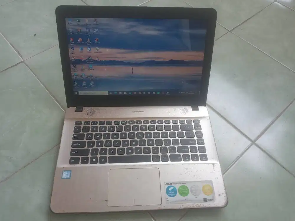 Laptop ASUS (4/500) Lecet Pemakaian