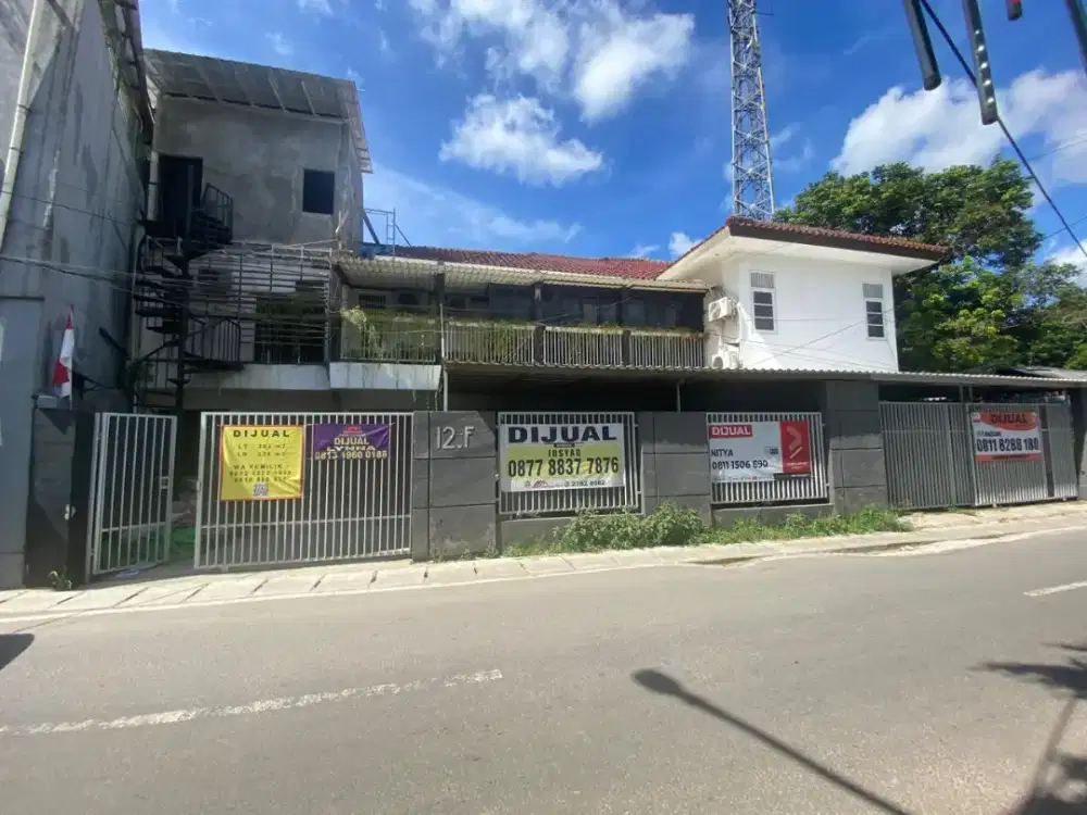 Rumah 2 Lantai Pinggir Jalan