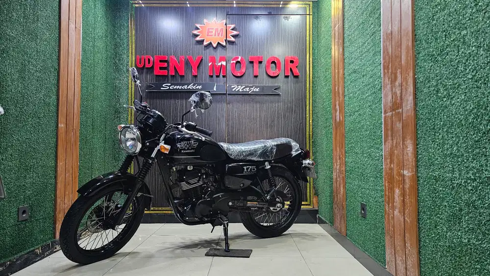 ENY MOTOR - CIAMIK! KAWASAKI W175 SE BLACK STYLE 2023 - KM RENDAH