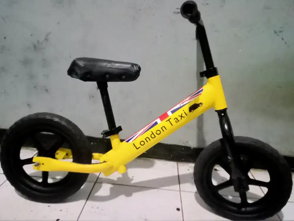 Dijual sepeda balance bike anak merk LONDON TAXI kondisi bagus Keker