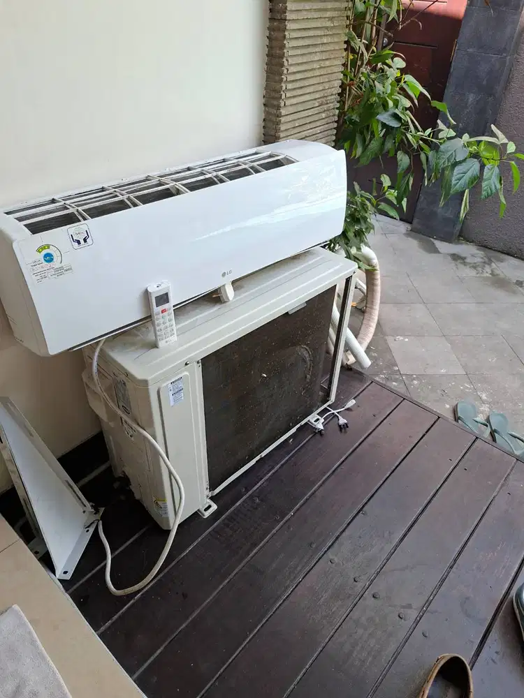 AC LG 2PK 4 month used