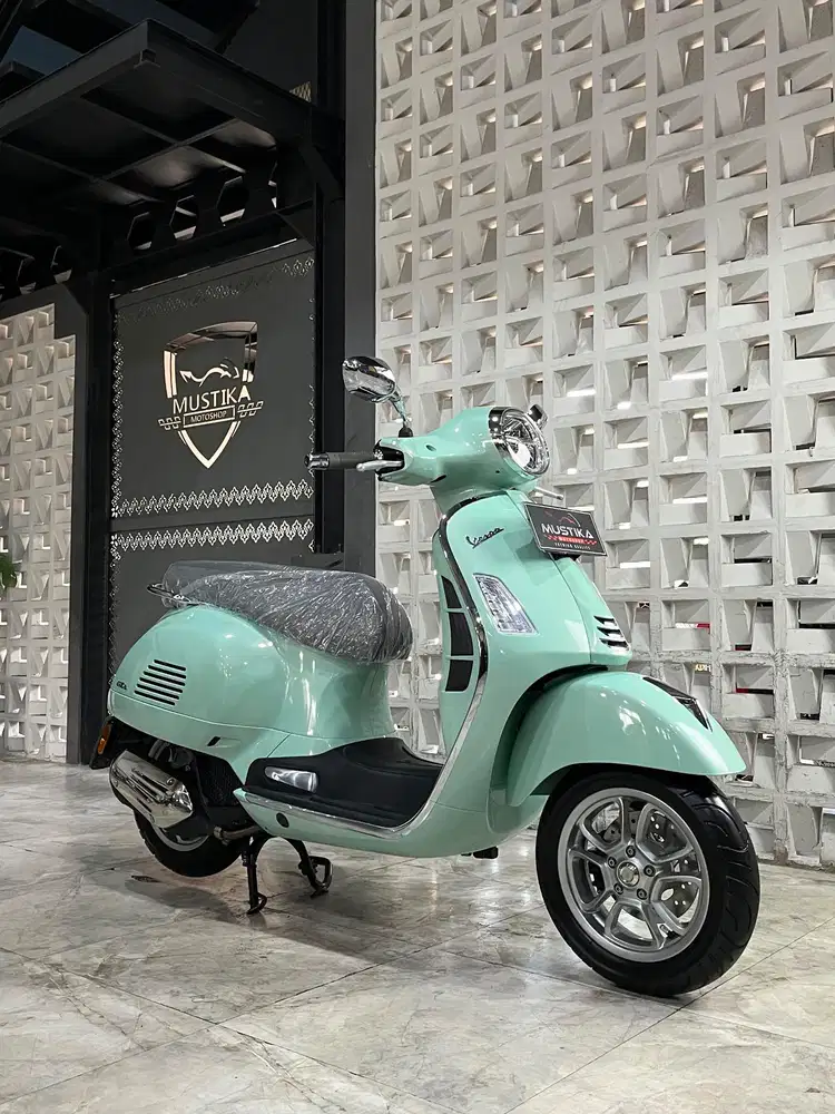 Vespa GTS 150 Green Relax Keyless. Km 500. Plat M.DANNY Mustika Malang