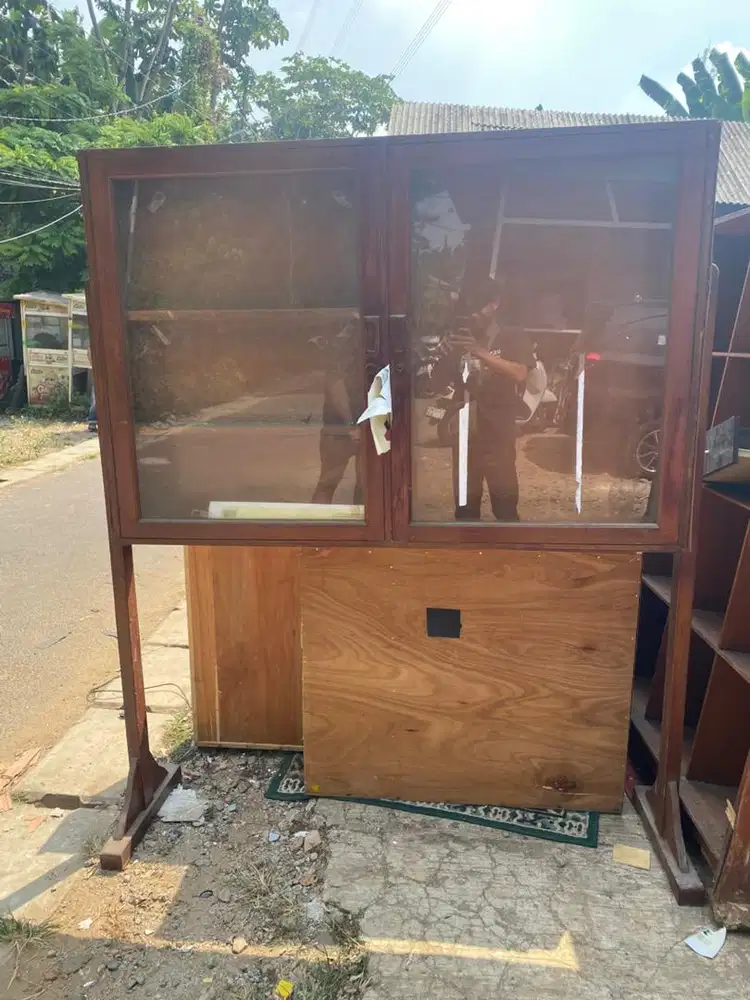 Majalah dinding (mading) bahan dari kayu jati