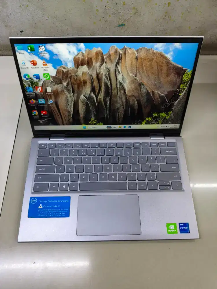 Dell Inspiron 14, Core i7 gen 11, Ram 16Gb, Vga 2GB, Layar touchscreen