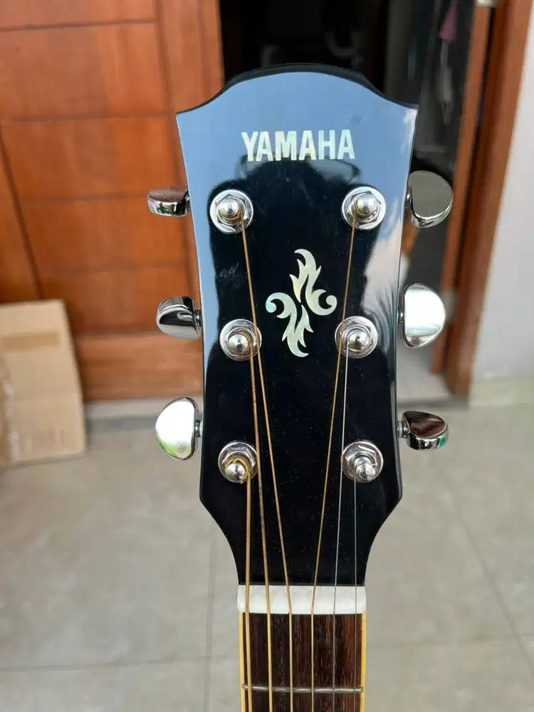 Gitar YAMAHA APX 600 hitam
