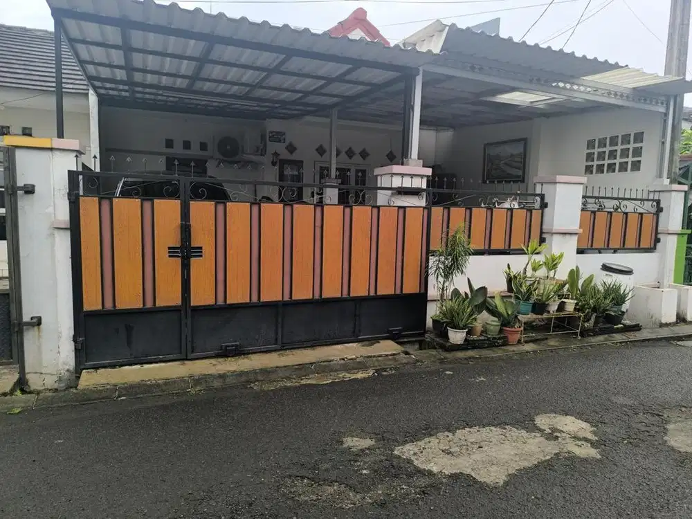 Rumah ruang tamu dan teras luas harga murah