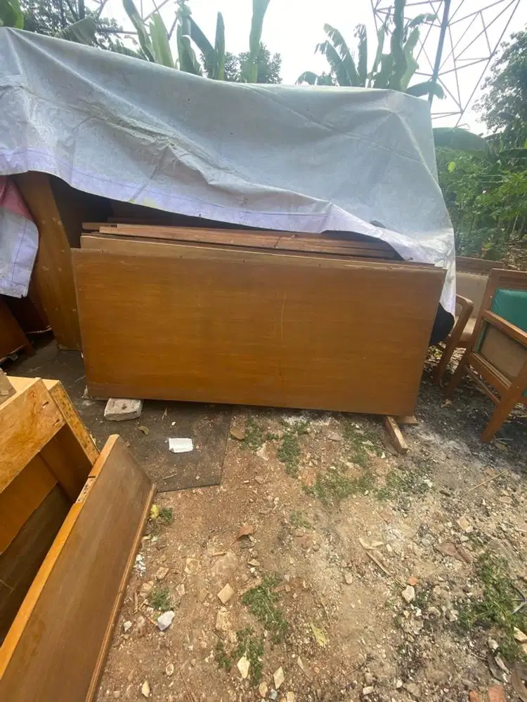 Pintu kamar bekas