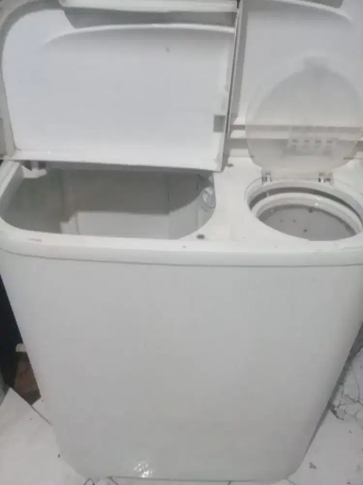 mesin cuci 2 tabung merek Sharp