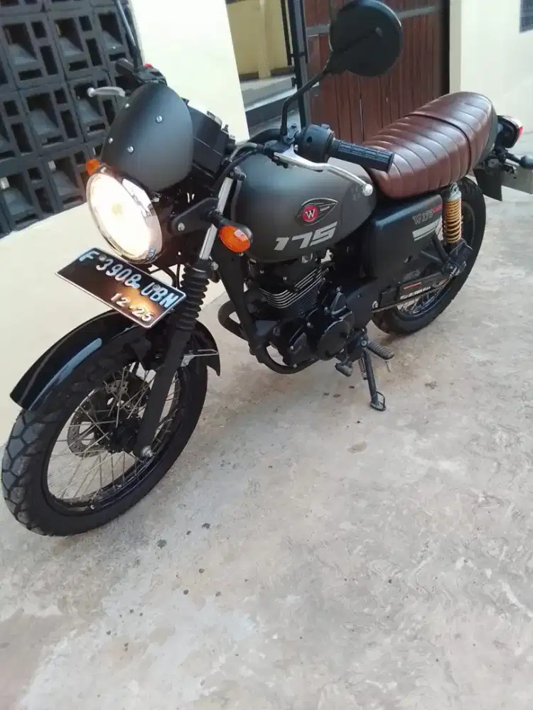 Kawasaki w175 cafe, km rendah Jual cepat