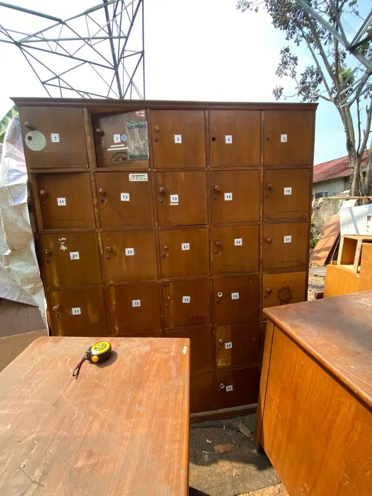 Lemari loker kayu jati