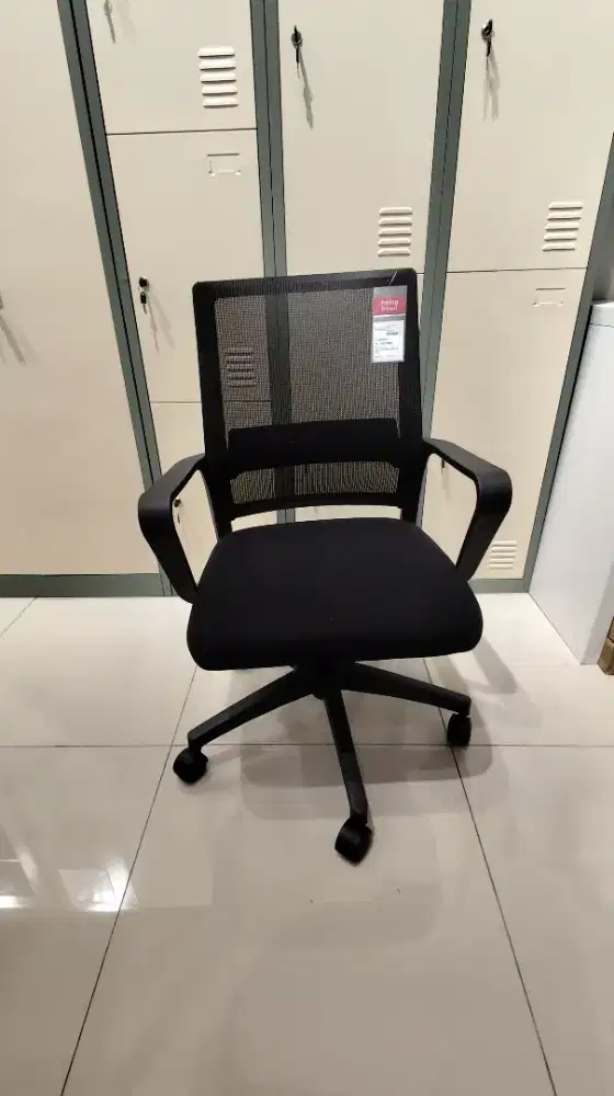 LELANG KURSI KANTOR