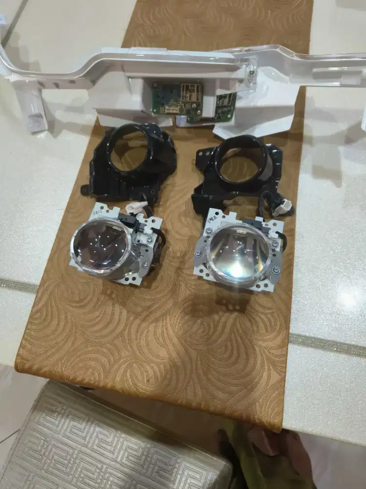 Dijual lampu headlamp Fortuner VRZ bersama lampu alisnya