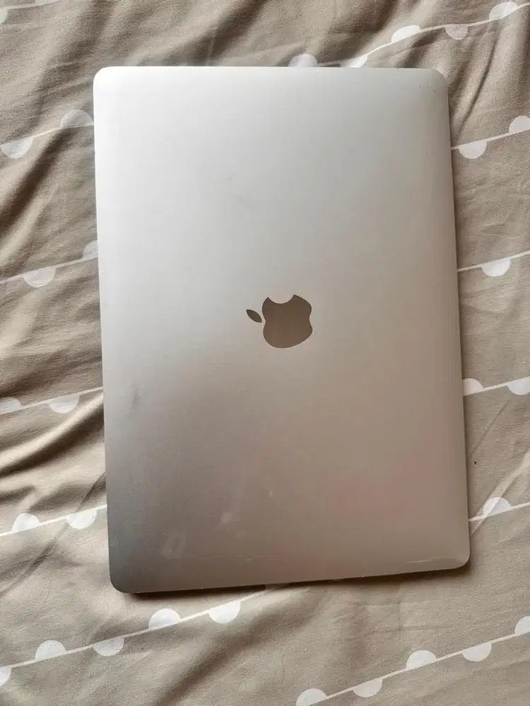 Macbook Pro 2017 13inch minus baterai lemah, layar bergaris tipis