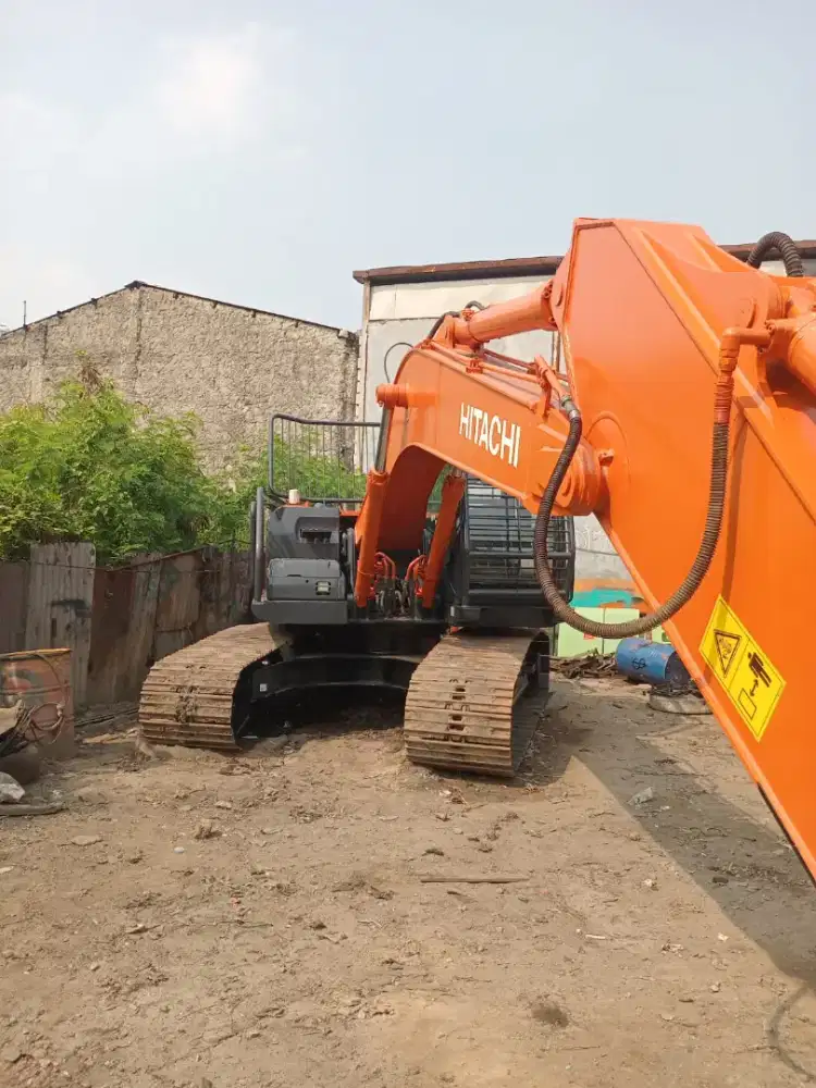 Excavator Hitachi ZX210F-5G th 2017 harga 650jt NEGO