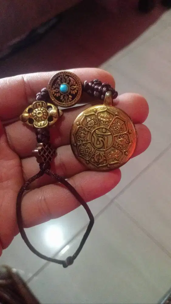 Liontin Tibet Budhistial