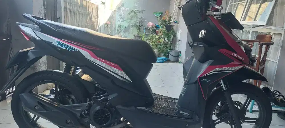 Jual honda beat magenta cbs iss  rasa new siyap pakai