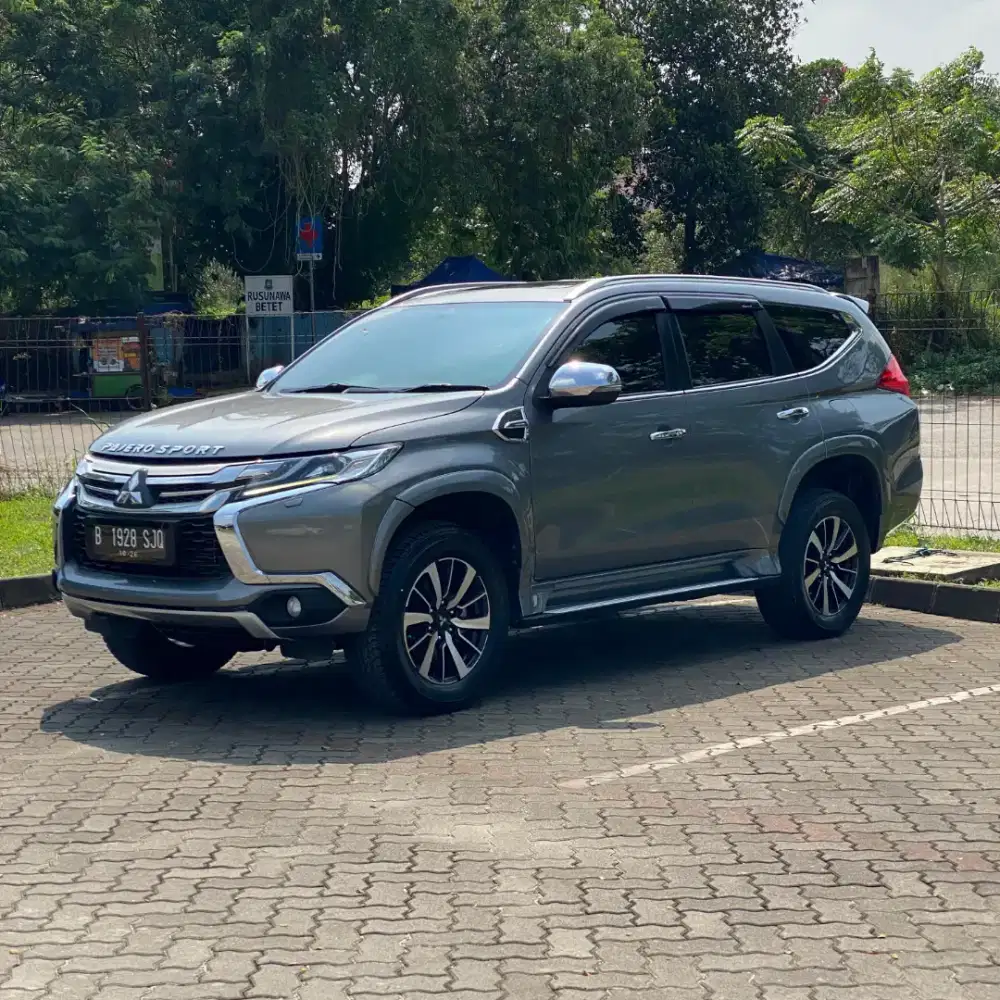 Mitsubishi Pajero Sport Dakar 4x2 Automatic 2016 Diesel Abu Metalik
