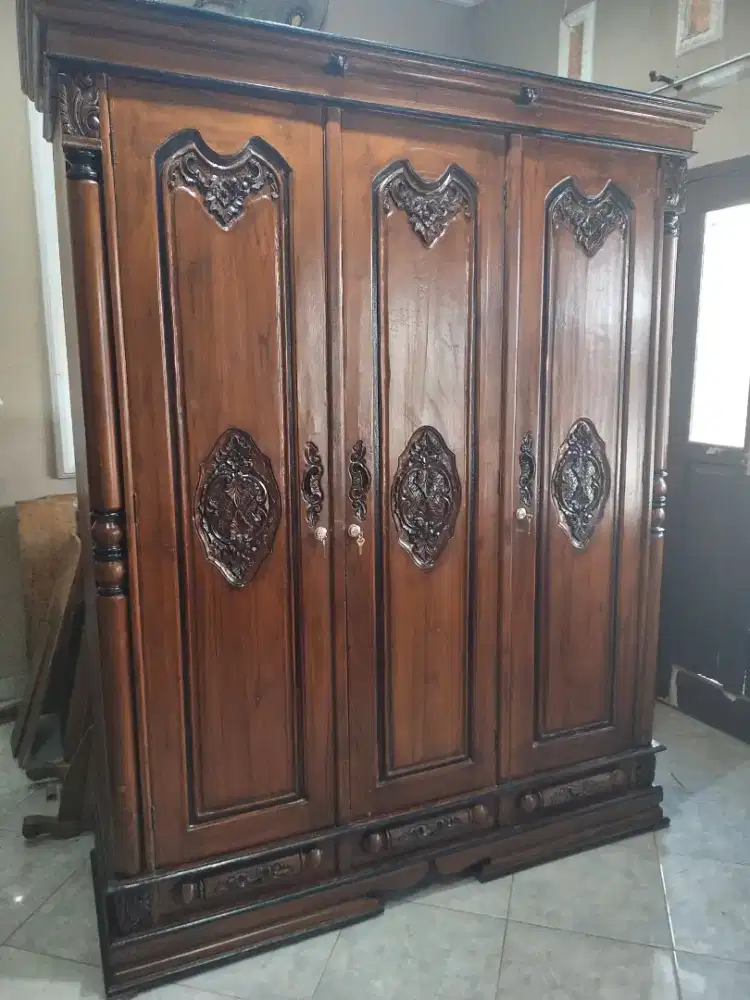 Lemari pakaian pintu 3 peluru jati Jepara siap pakai