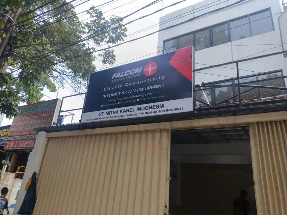 Papan nama kantor atau toko