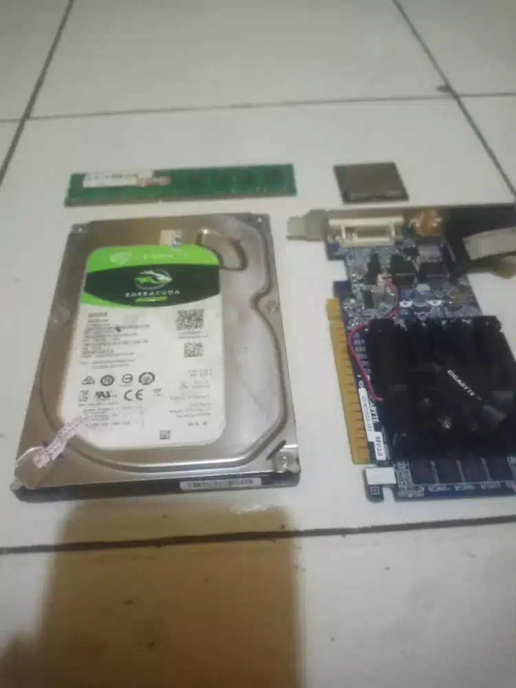 prosesor i5 + vga 1gb + memory 4gb + hard disk 500 gb (BACA DEAKRIPSI)