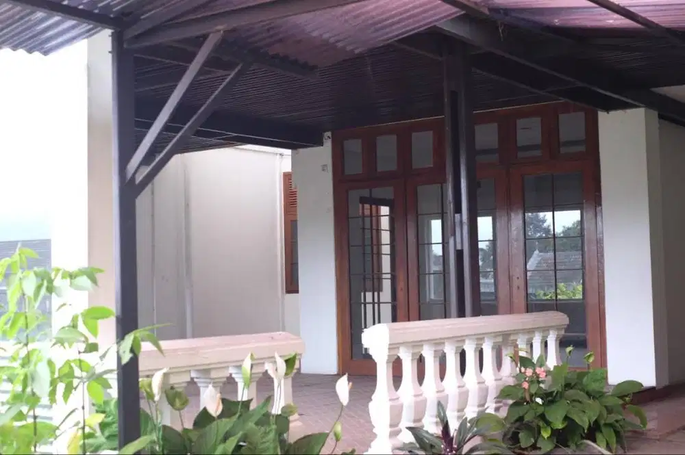 Dijual Rumah 3 Lantai  Daerah Setrasari Dekat Tol Pasteur Bandung