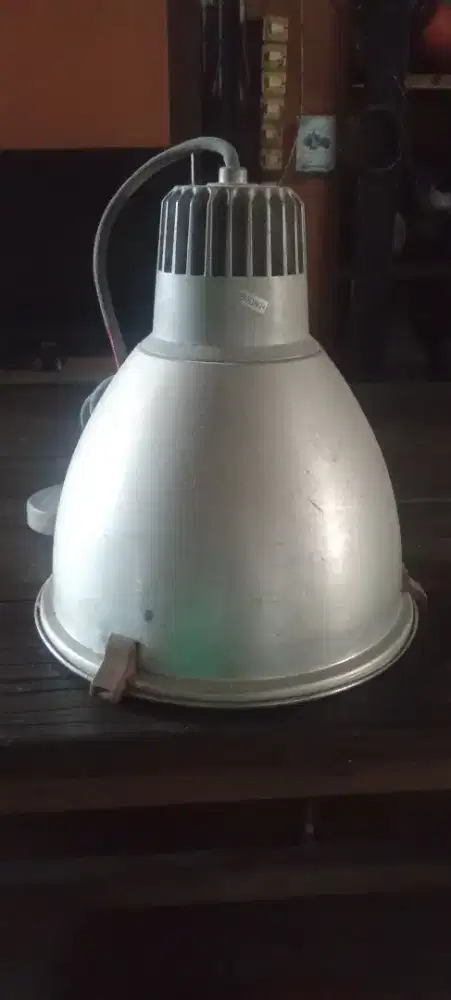 Lampu gudang industrial