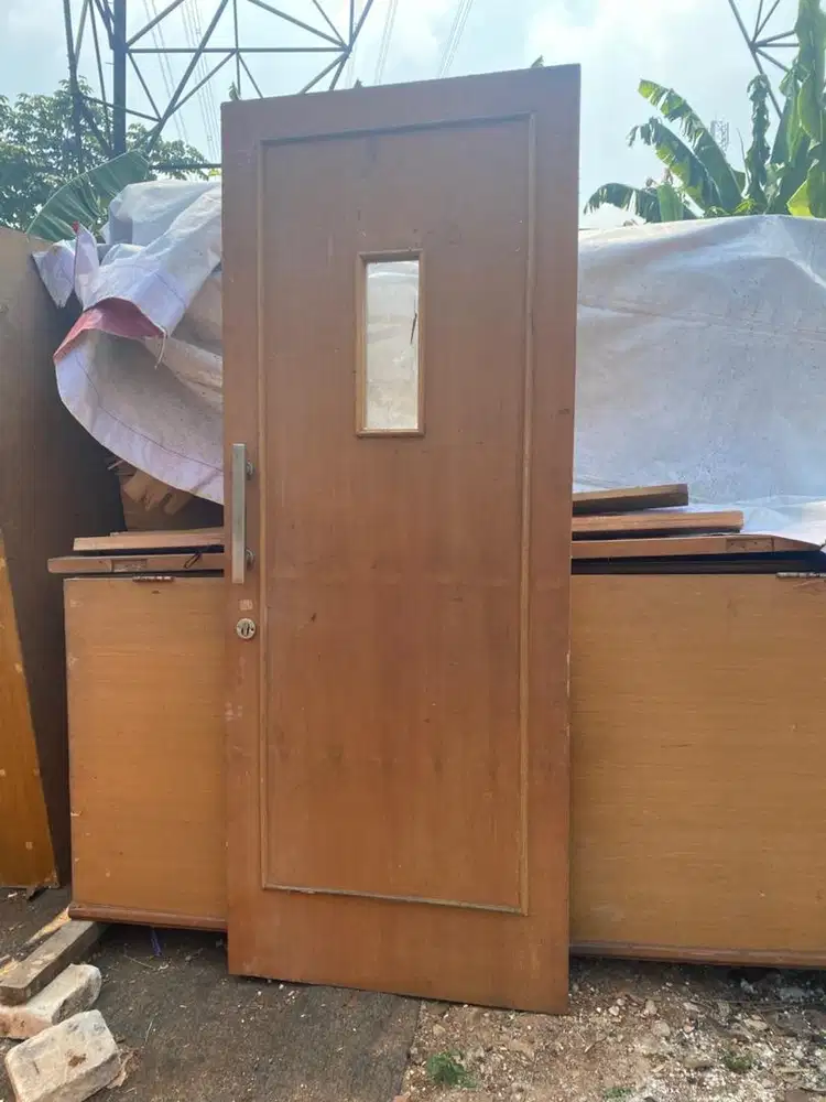 Daun lemari kamar