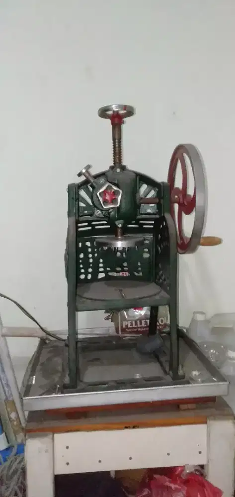 Mesin serut es manual