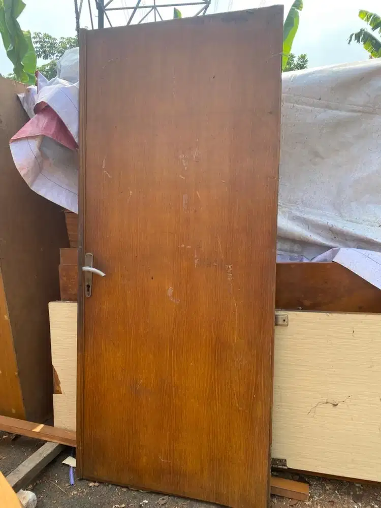 Daun pintu kamar