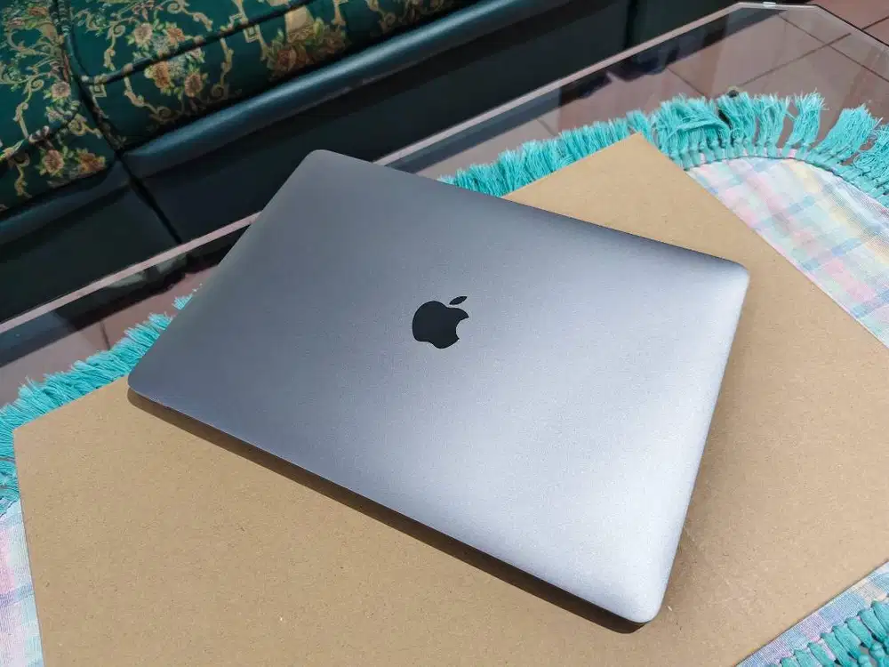 Laptop macbook air retina 2018 ex ibox,kondisi istimewa core i5