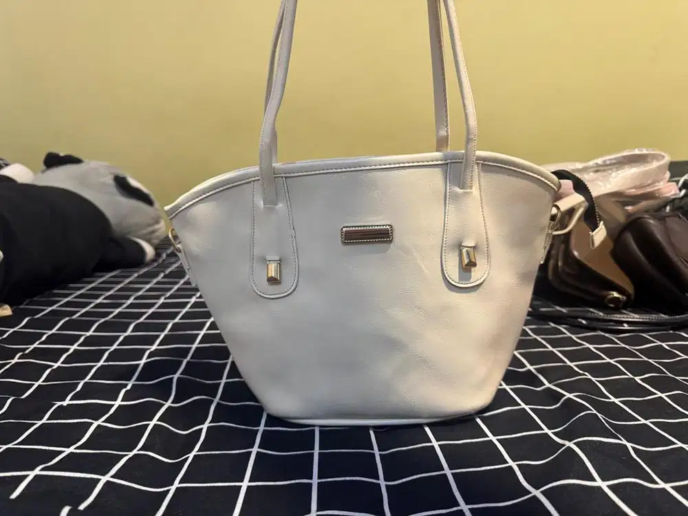 Shoulder bag - Stylish, Simpel & Muat Banyak