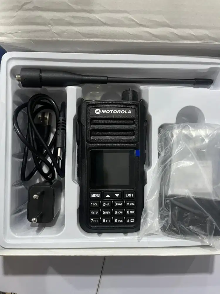 HT/ Walkie Talkie Two-Way Radio 199