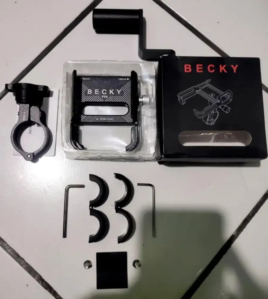 Holder Becky P30 + Breket (kondisi baru)