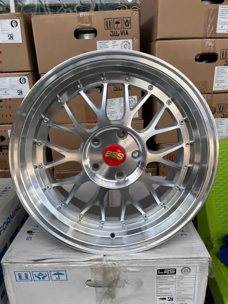 Bbs lm ring 17 lebar 7,5-8,5 pcd 5x114,3 ET 40-38