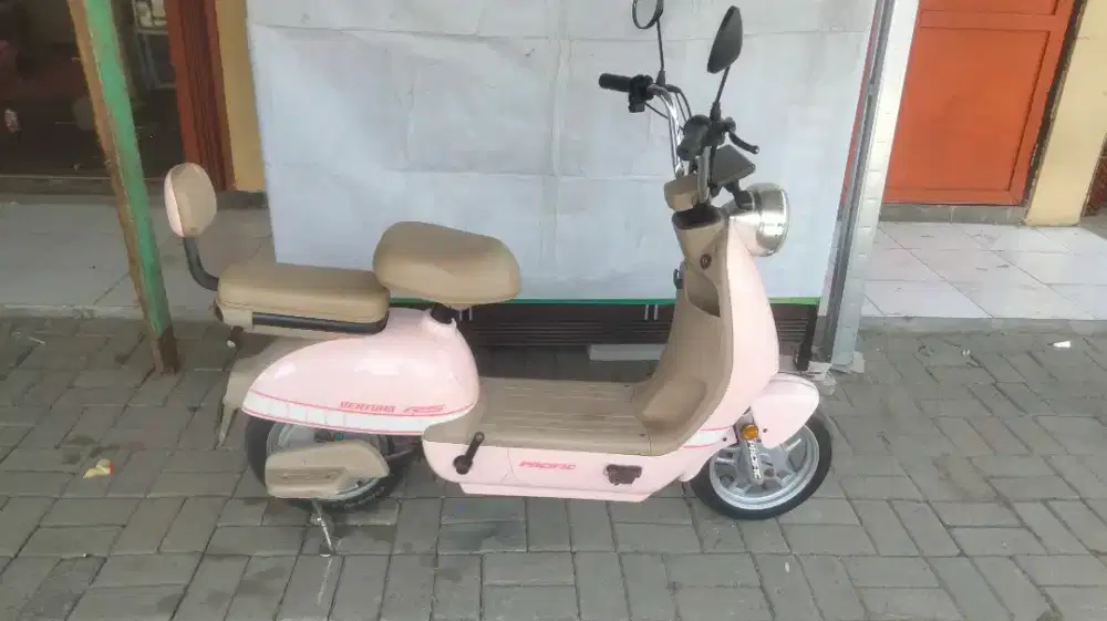 Di jual sepeda listrik lengkap normal tinggal pake